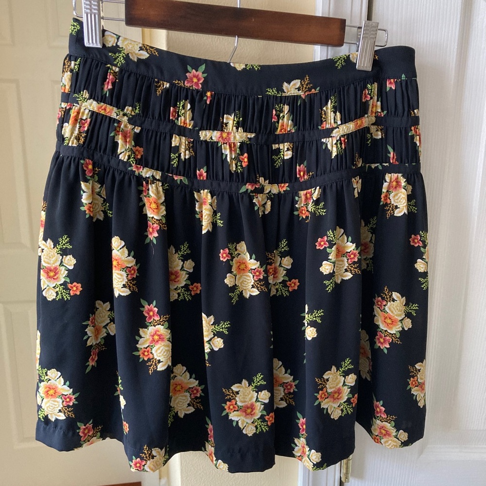 LOFT Black Floral Lined Mini Skirt Size 2
